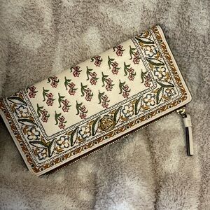 BRAND NEW Tory Burch Floral Patterned Wallet with Zipper